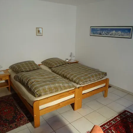 Apartamento Curtins 16 *